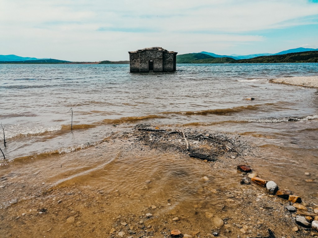 Потопената църква и язовир "Жребчево"