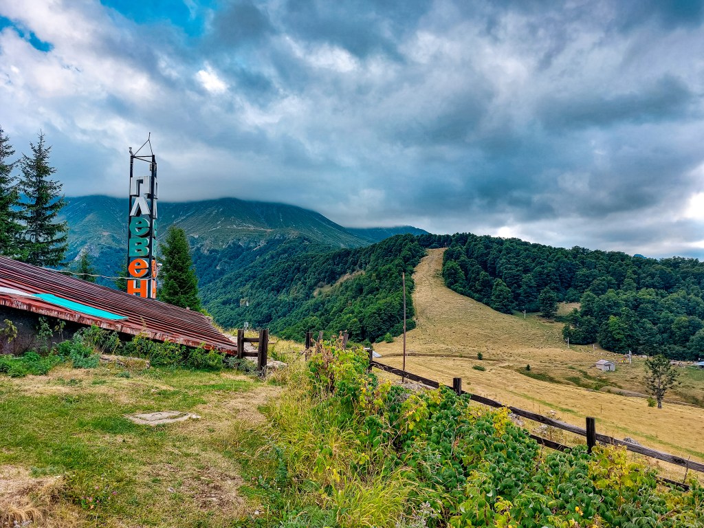 Маршрути от хижа Плевен