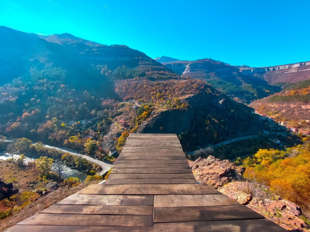 Панорамна площадка над село Бов