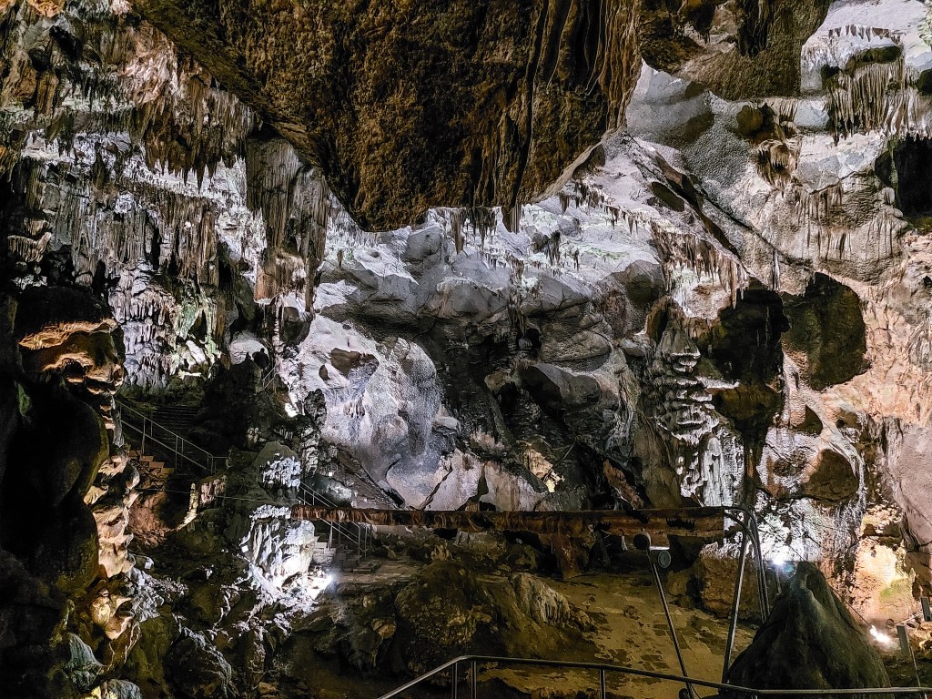 Пещера Леденика - концертна зала