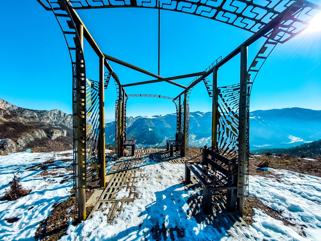 Пейка Вратцата - панорамна гледка към Врачанския Балкан