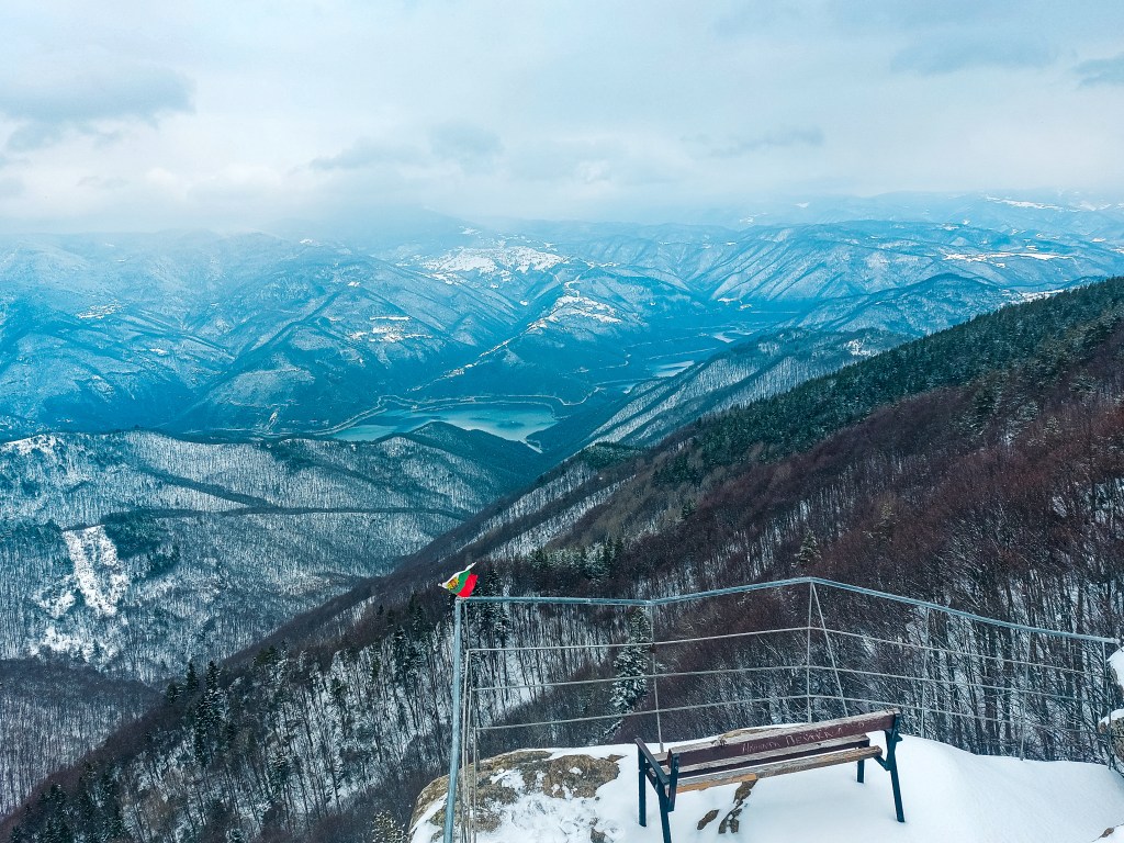 Гледка от Бекови скали в Родопите 