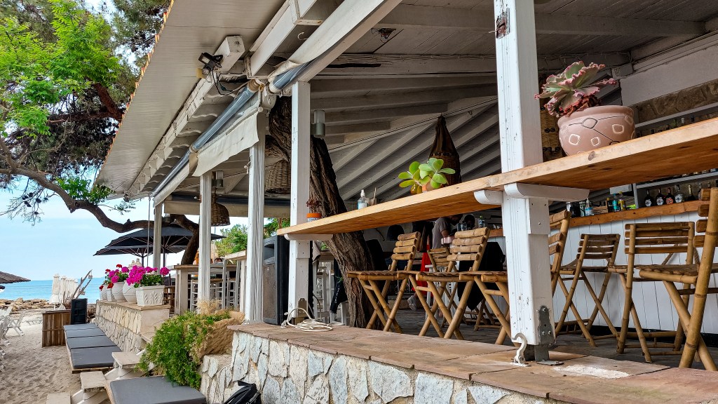 Pounta beach bar afytos