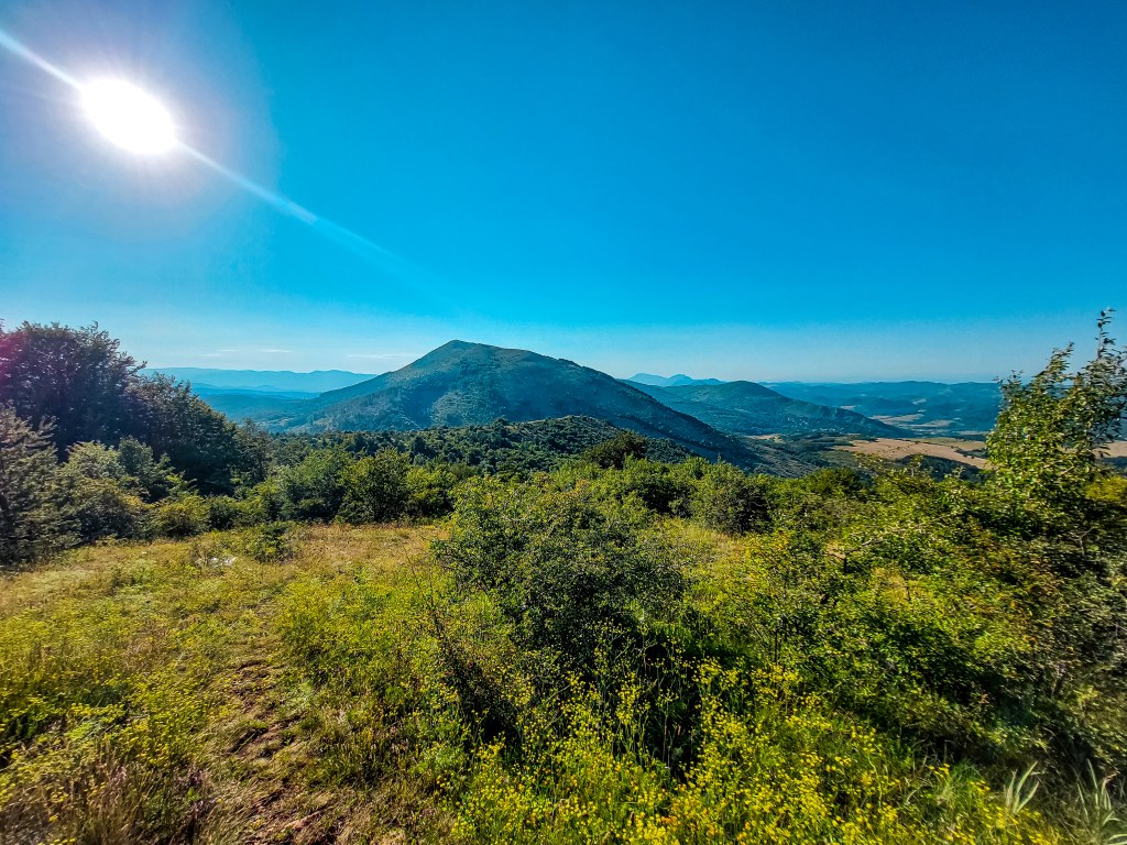 Връх Любаш и връх Стража
