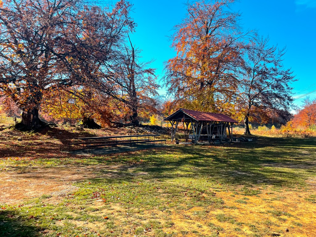 Разходка до хижа Тръстеная, Лакатник