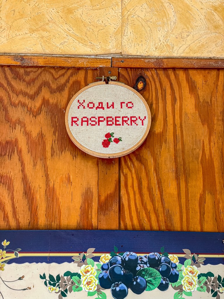 Разходка до хижа Тръстеная, Лакатник