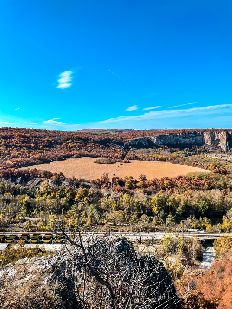 Беседката в Карстов регион край Карлуково, Луковит - гледка от Беседка 1