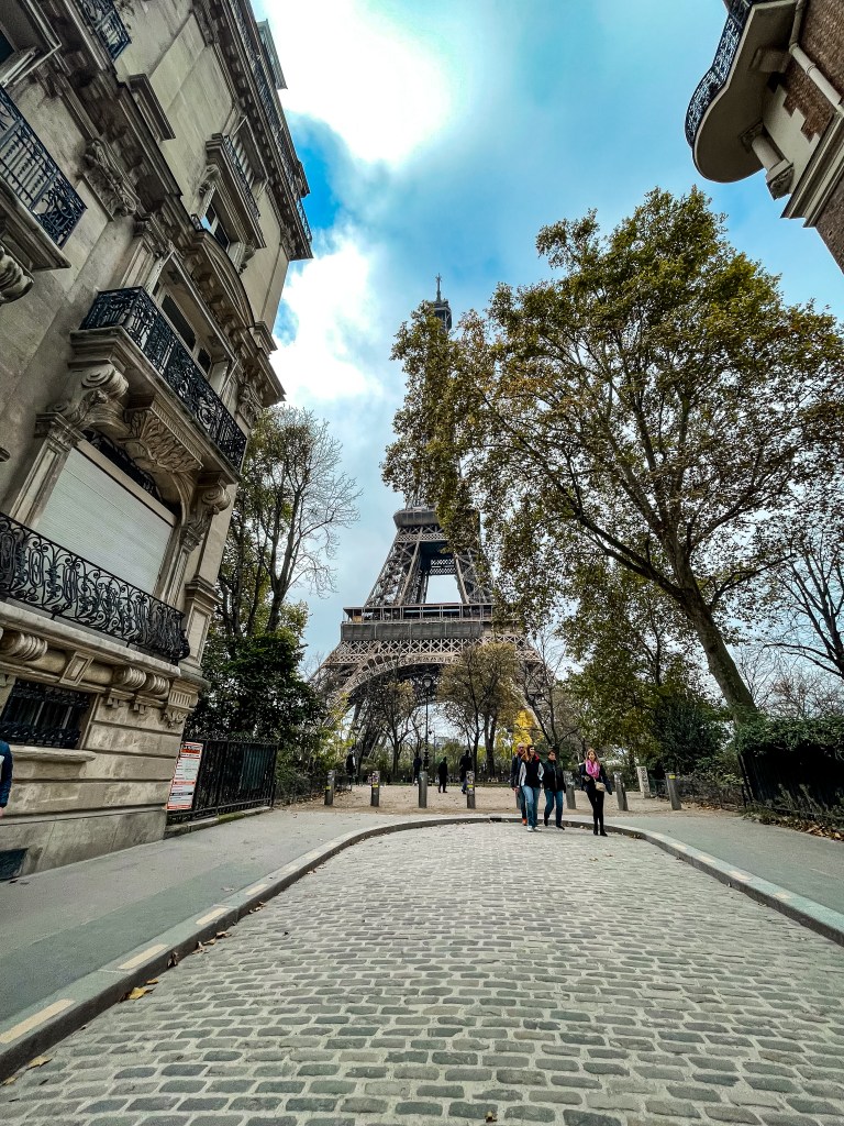 Места за снимки в Париж - Rue de l'Université, 228