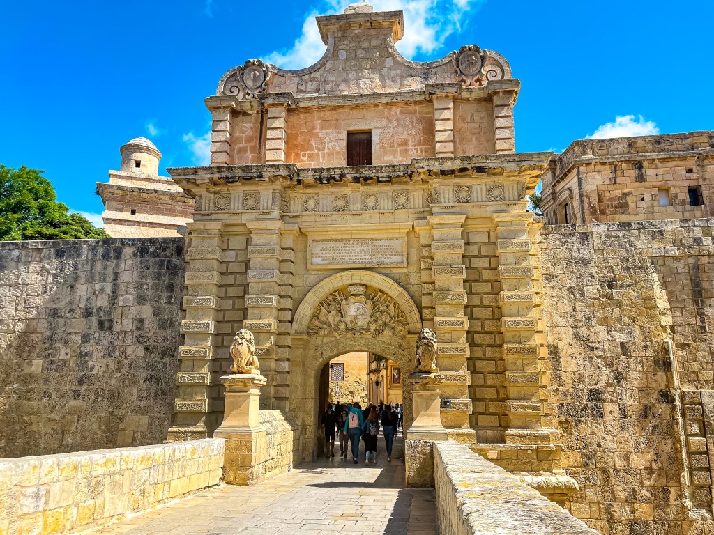 Разходка из Мдина - "тихият град" на Малта - забележителности и ресторанти - Портата на Мдина
