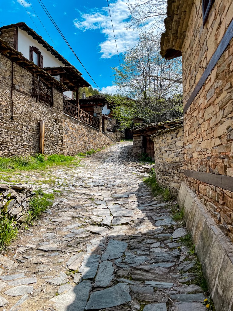 Лещен - места за настаняване, ресторанти, забележителности