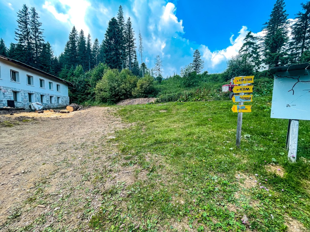 От хижа Ком до връх Ком