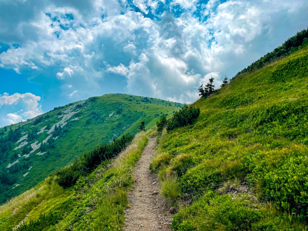 Изкачване на връх Ком - маршрут, красиви гледки