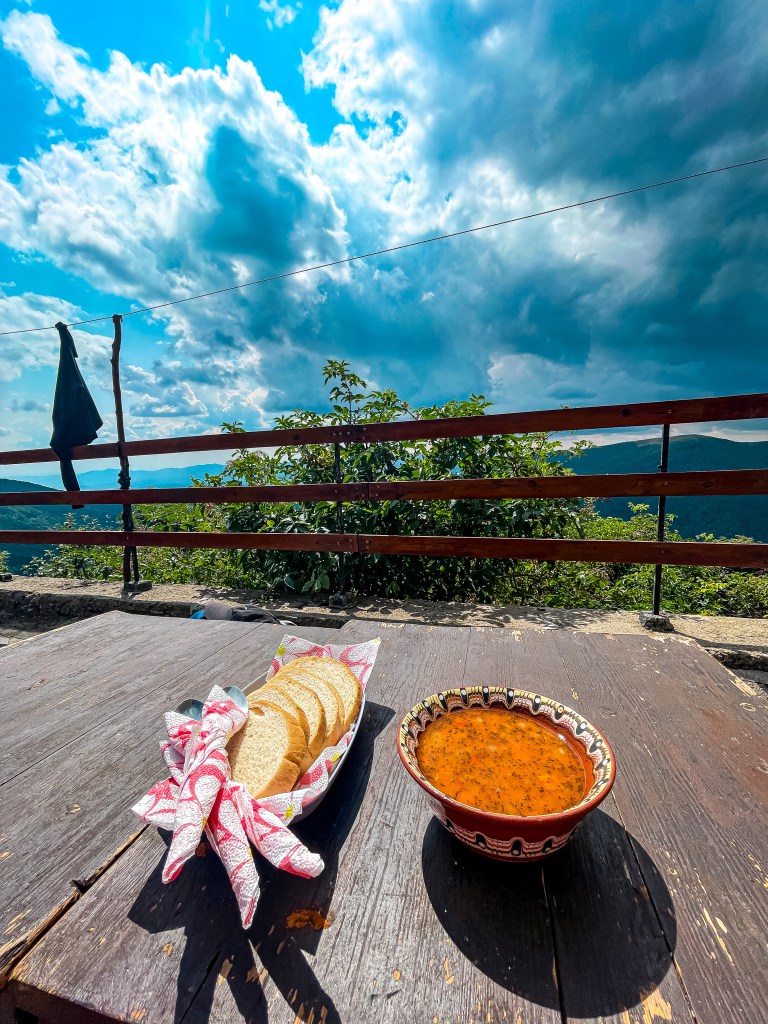 Хижа Козя стена - отвътре, стаи, кухня
