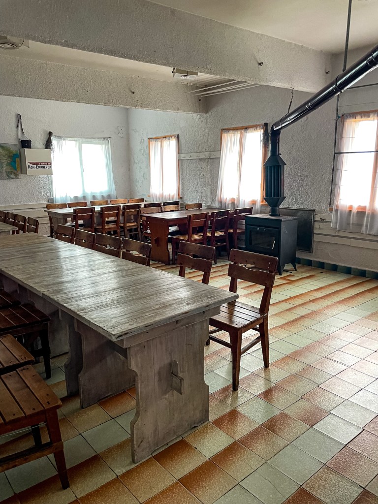 Хижа Козя стена отвътре - столова 