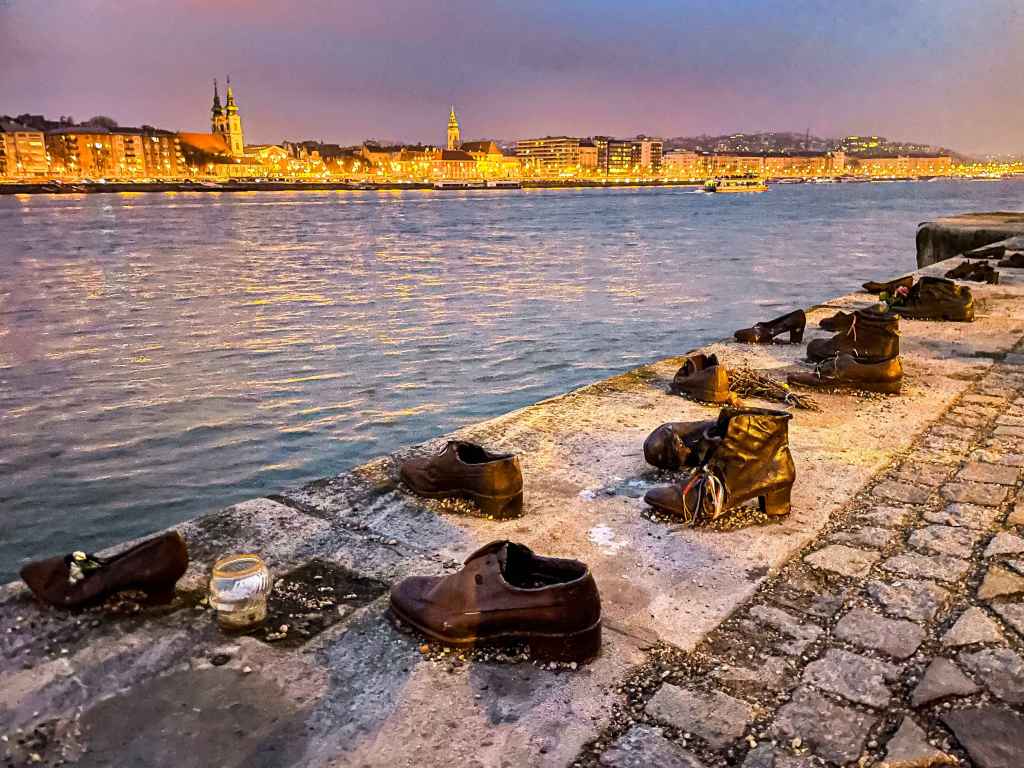 Обувките край Дунав - забележителности в Будапеща