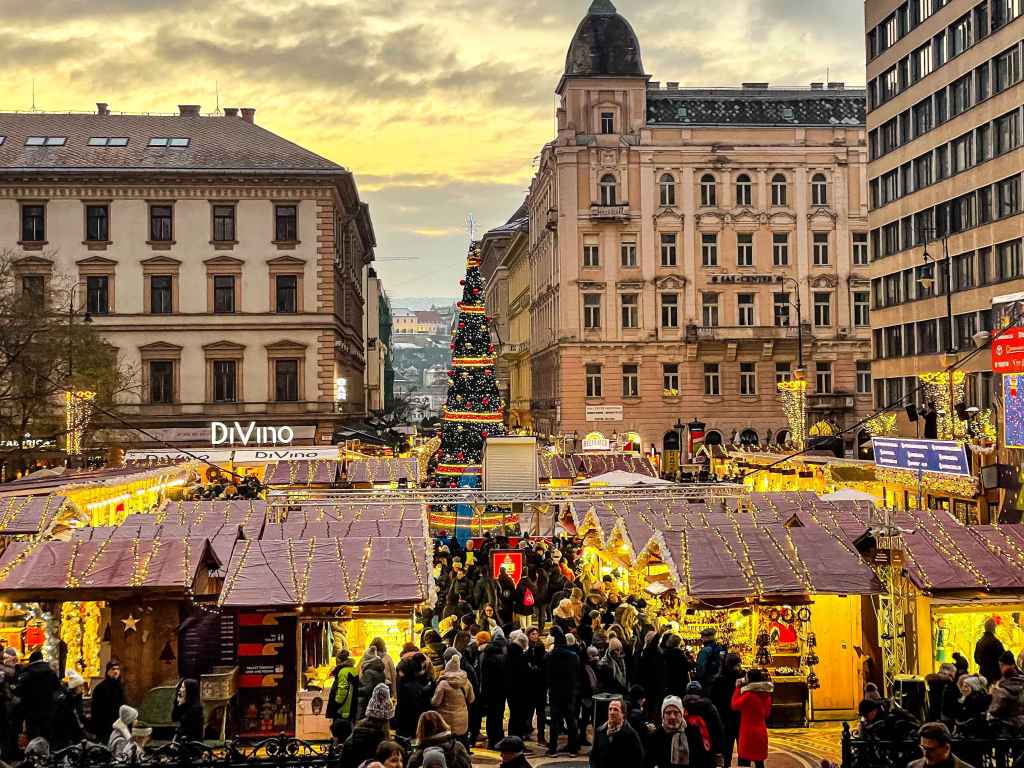 Коледни базари Будапеща - струват ли си?