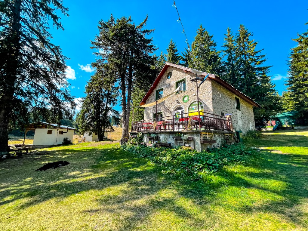 Хижа Момчил юнак - идеи за разходка около Пампроово