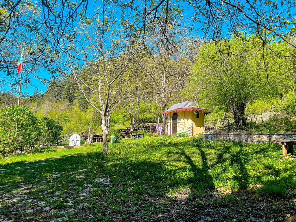 Екопътека "Поглед към девет планини" и връх Сирищнишка рудина  