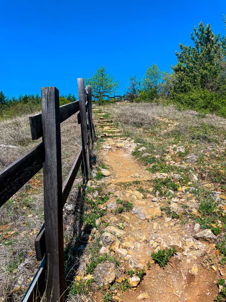 Екопътека "Поглед към девет планини" и връх Сирищнишка рудина  