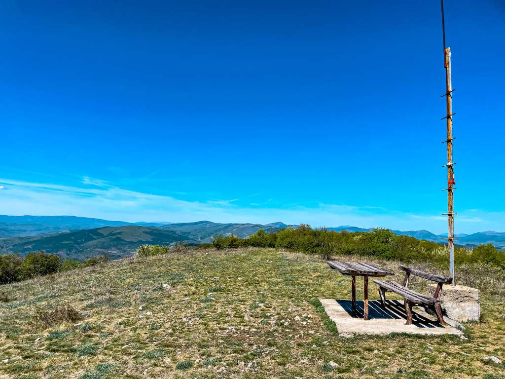 Екопътека "Поглед към девет планини" и връх Сирищнишка рудина  