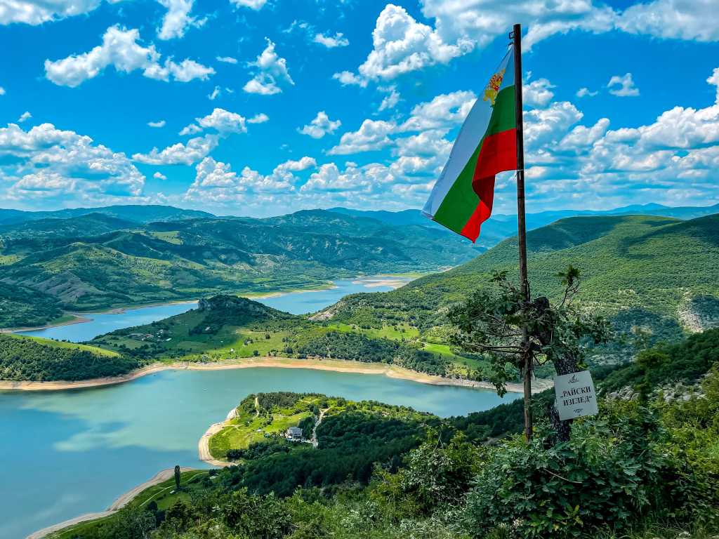 Източни Родопи: Екопътека "Райски изглед" и пещера Утробата (кръгов маршрут) - язовир Кърджали