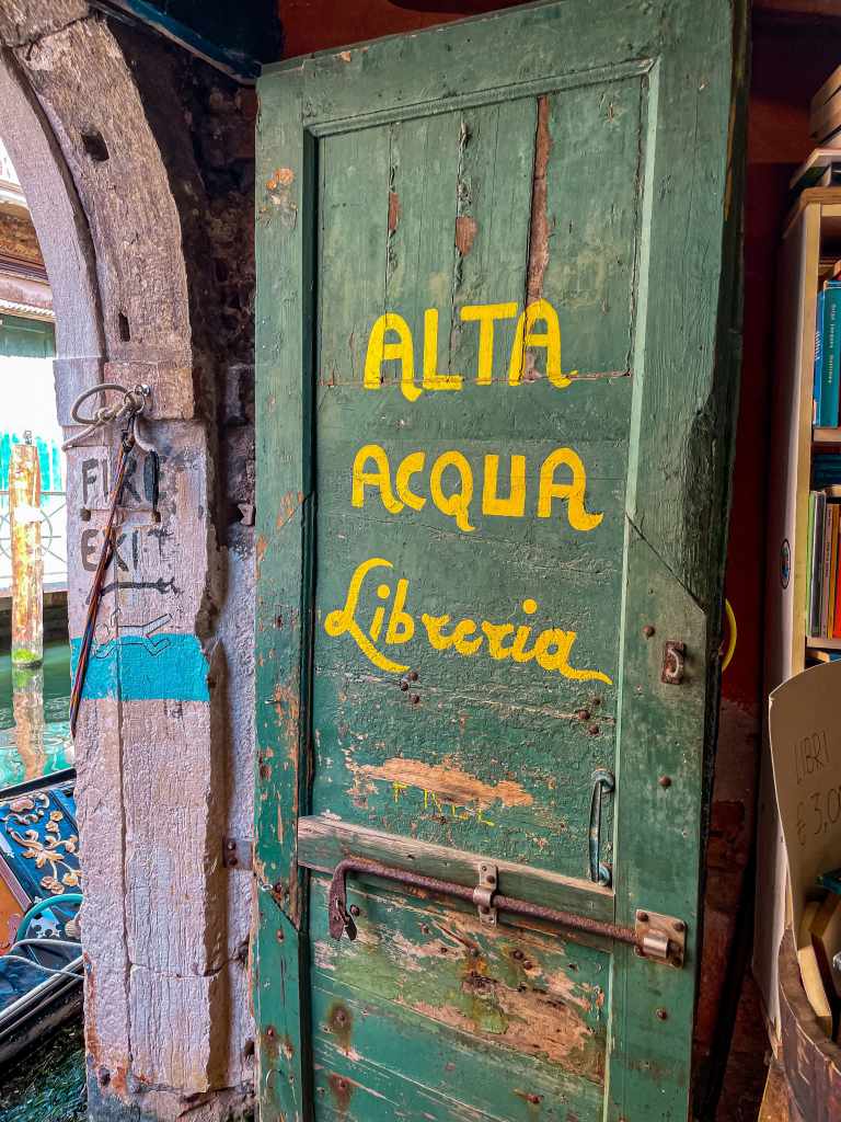 2 дни във Венеция - забележителности - Libreria Acqua Alta - книжарница