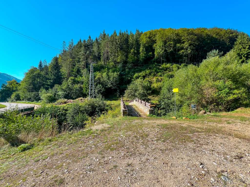 Пеша до панорамна площадка „Върхът“ край Могилица