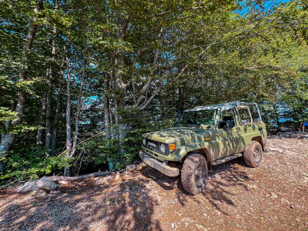 С джип до панорамна площадка „Върхът“ край Могилица